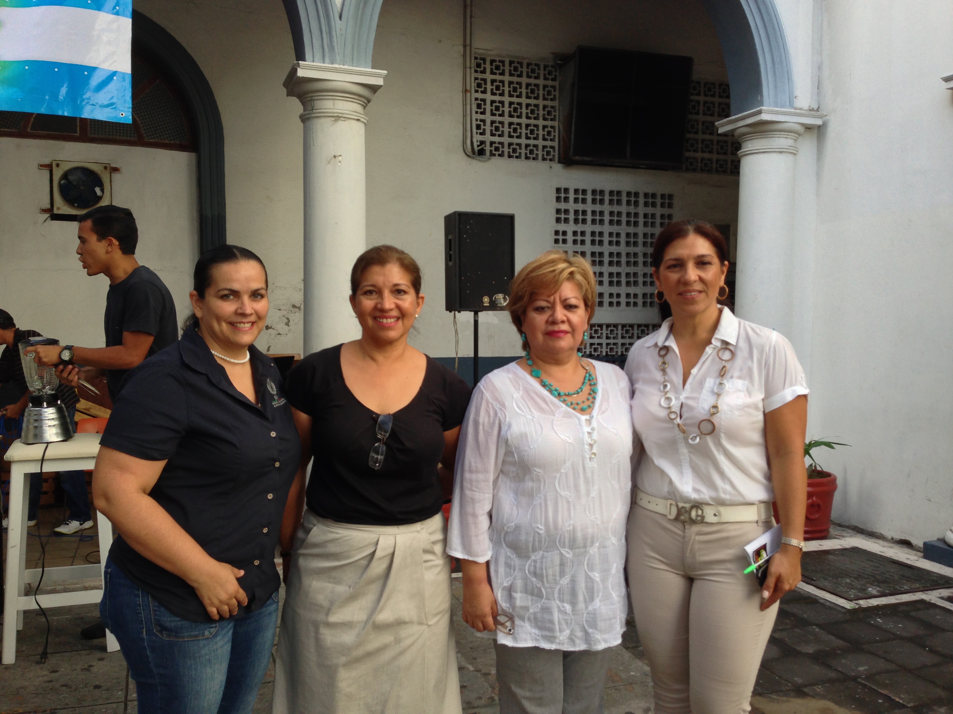 Directivos Mtras. Patricia M. Sánchez V. Sofía Cruz B. y Docentes de la asignatura de R.P. Mtras. Ana Lucía Alvarez L. y Claudia Sánchez V.